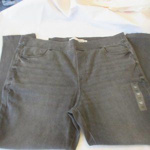 NWT - SONOMA grey Jegging jeans- sz 18W - MSRP $40.00